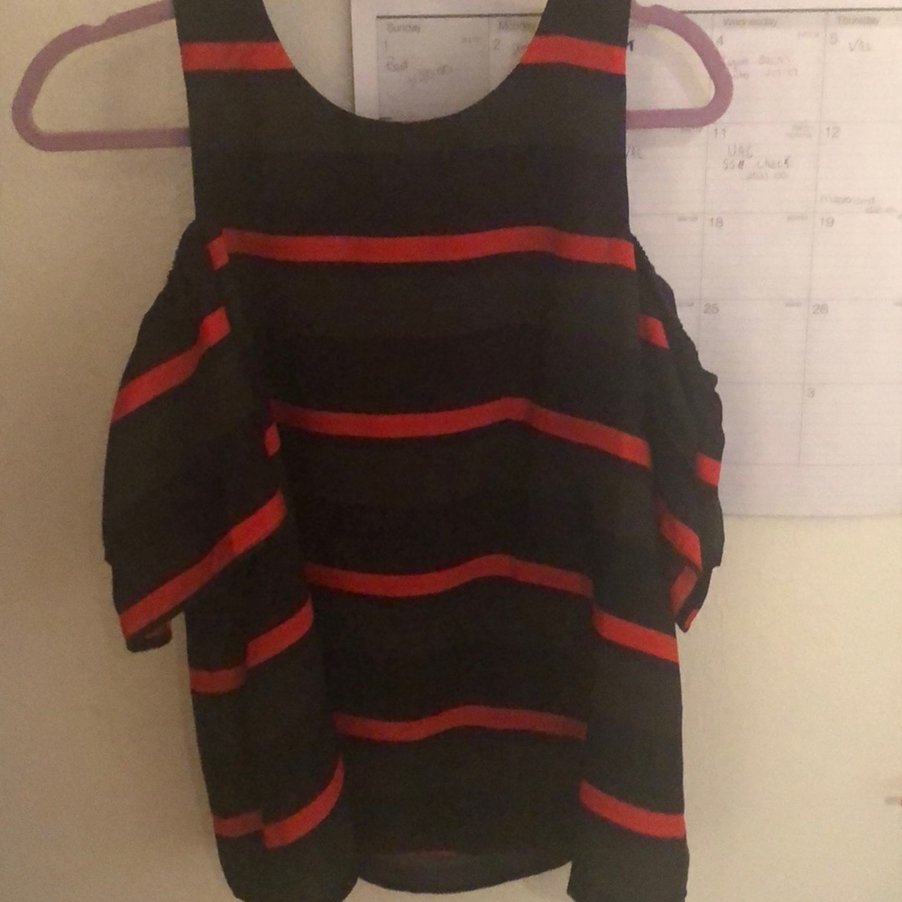Poppy cold shoulder top